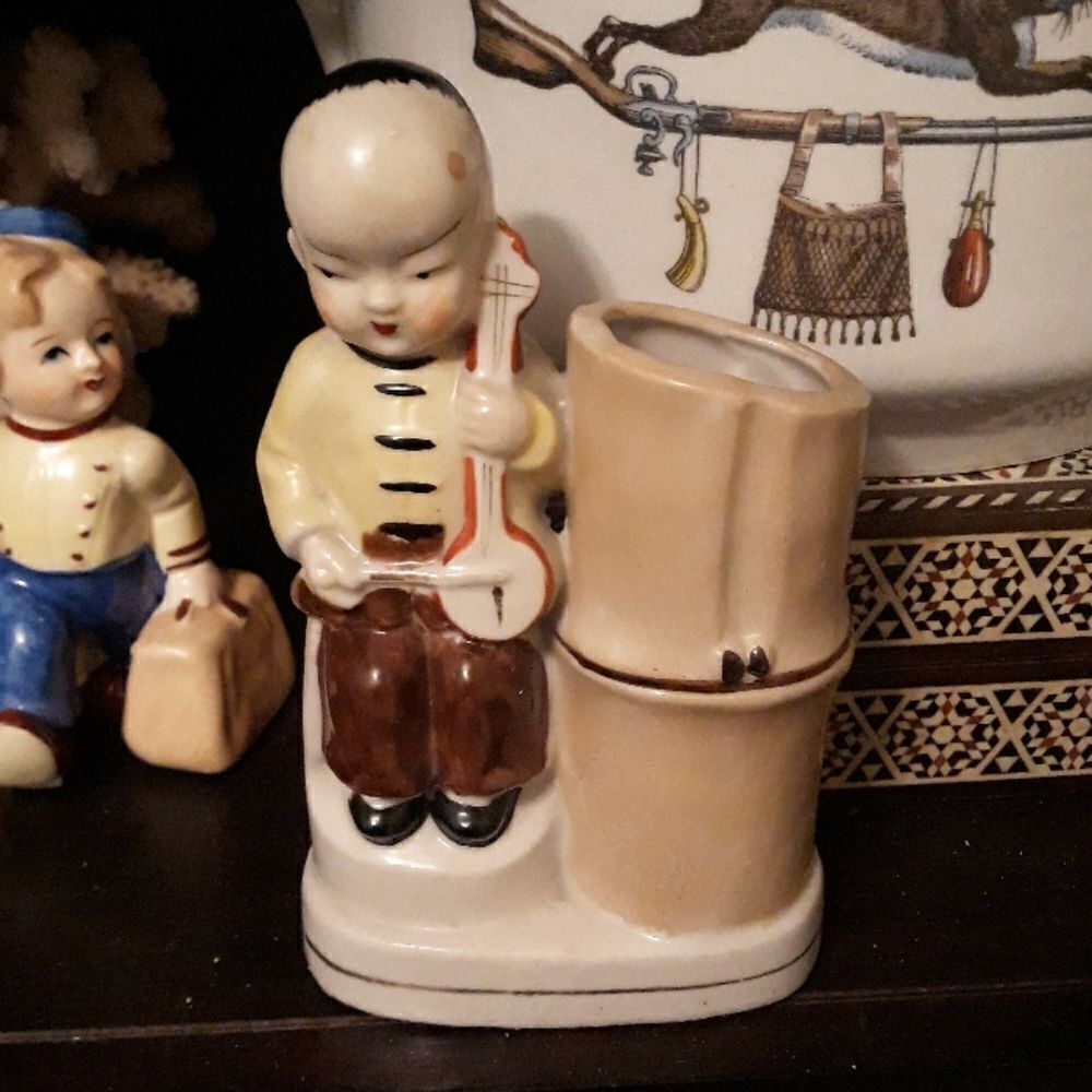 Vintage Small occupied japan vase